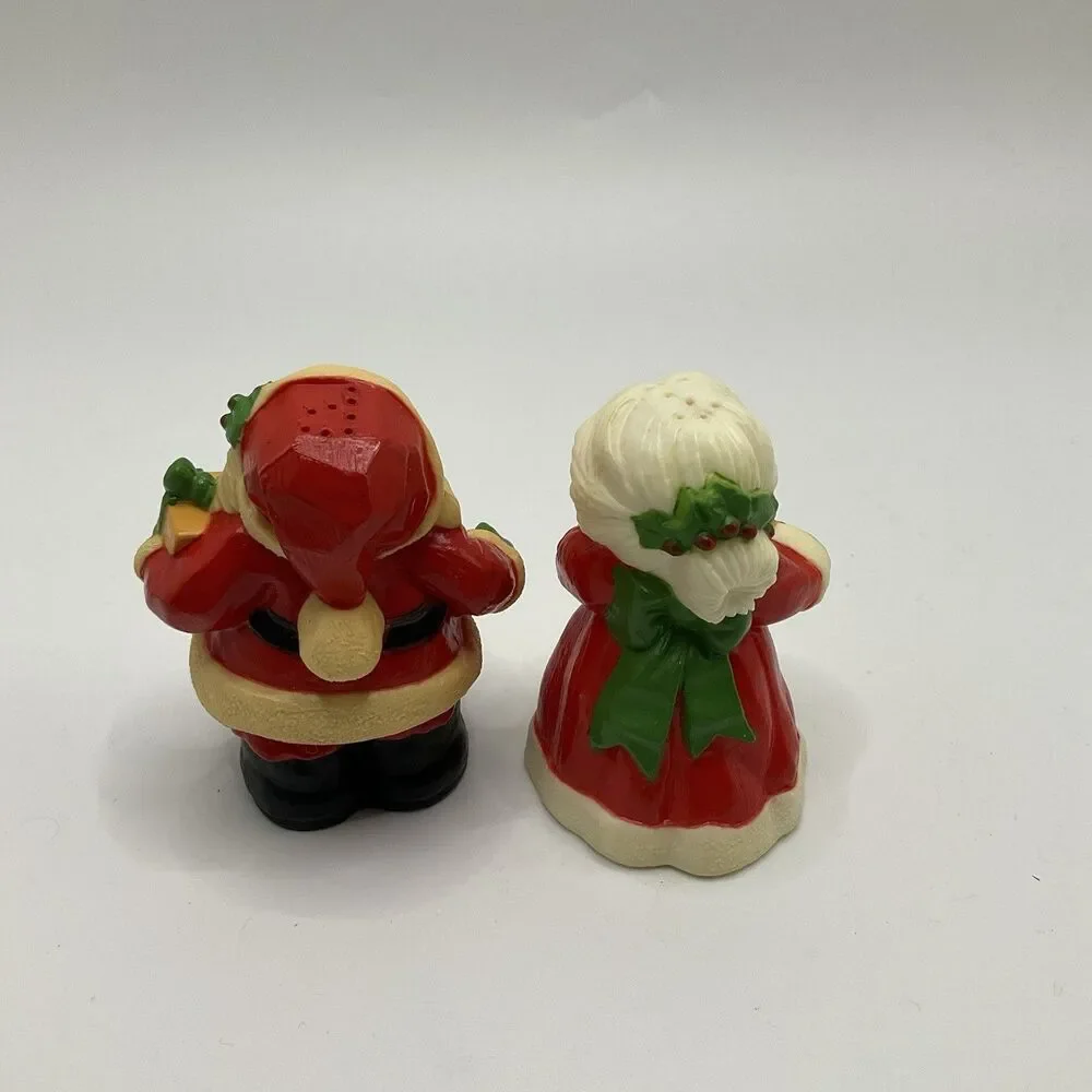 Vintage Hallmark Cards SANTA & MRS CLAUS SALT PEPPER SHAKER SET ~ CHRISTMAS